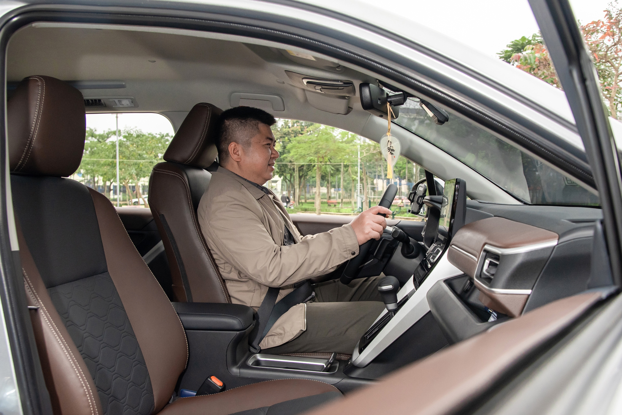 Lần đầu mua xe chọn Innova Cross, chủ xe chia sẻ: ‘Hợp đi đông, chở 8 người vượt đèo vẫn ổn’ - Ảnh 5