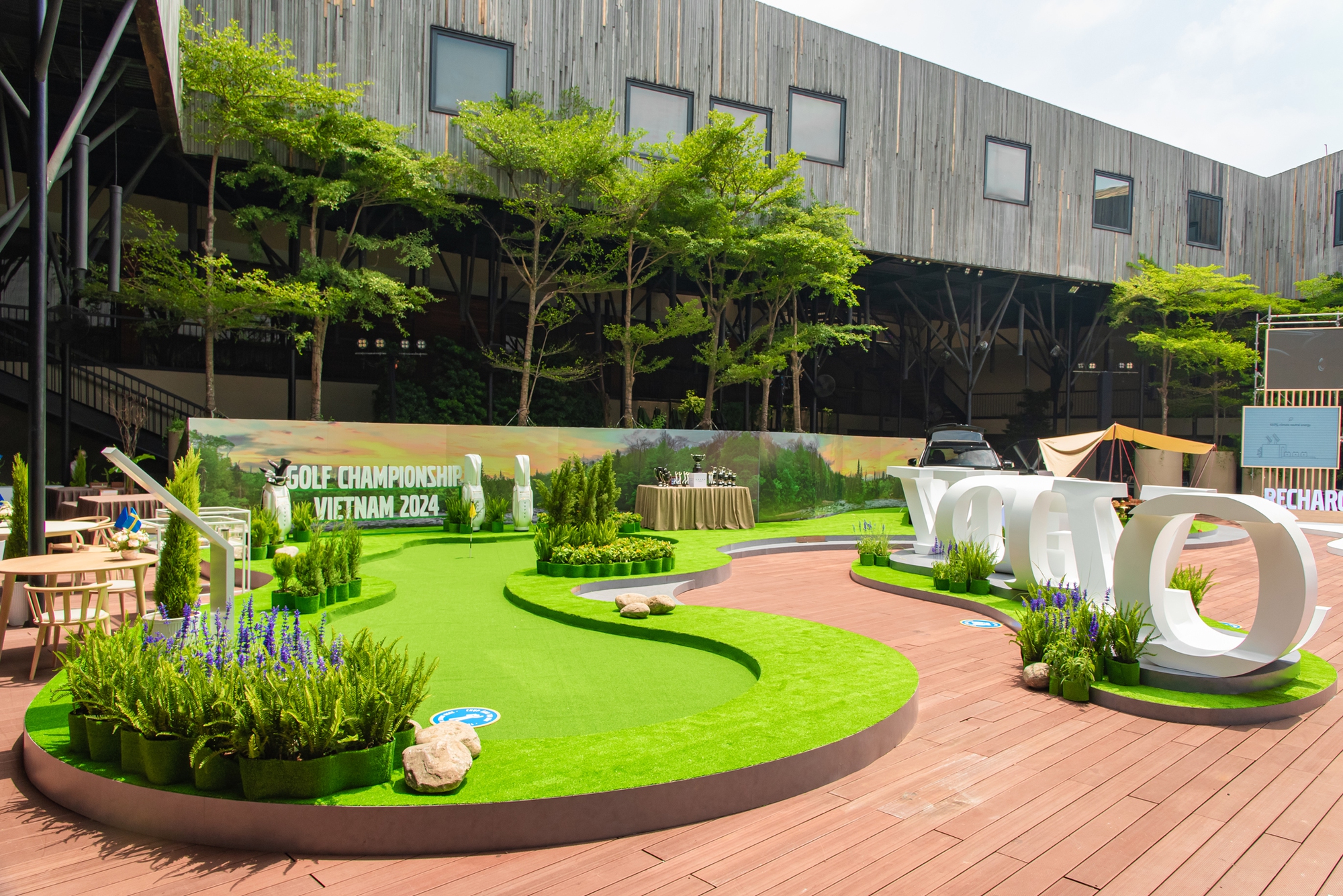 Tôi dừng lại, đi triển lãm đầu tiên của Volvo tại Việt Nam: Vừa đủ của người thành công hóa ra là vậy - Ảnh 4