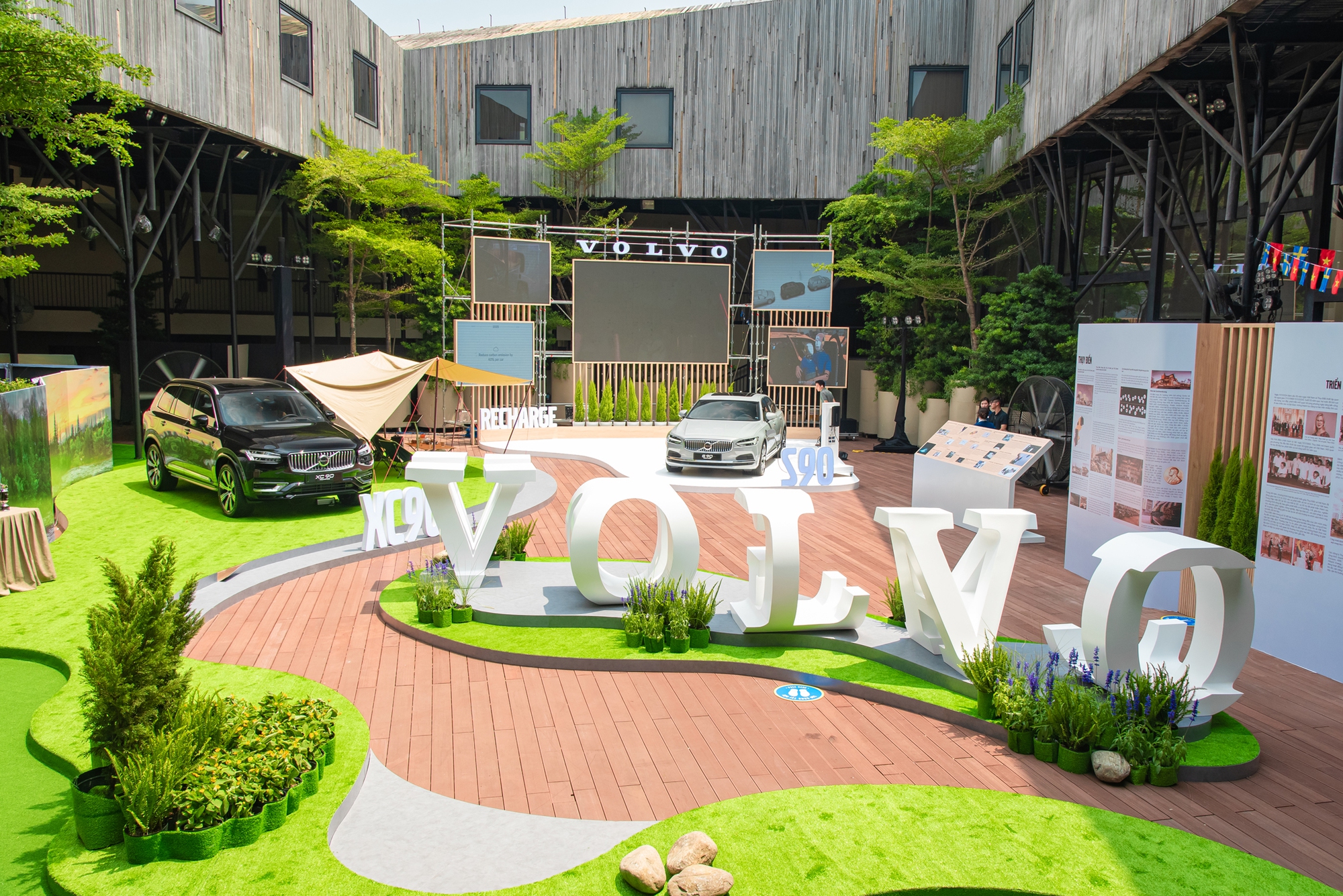 Tôi dừng lại, đi triển lãm đầu tiên của Volvo tại Việt Nam: Vừa đủ của người thành công hóa ra là vậy - Ảnh 1