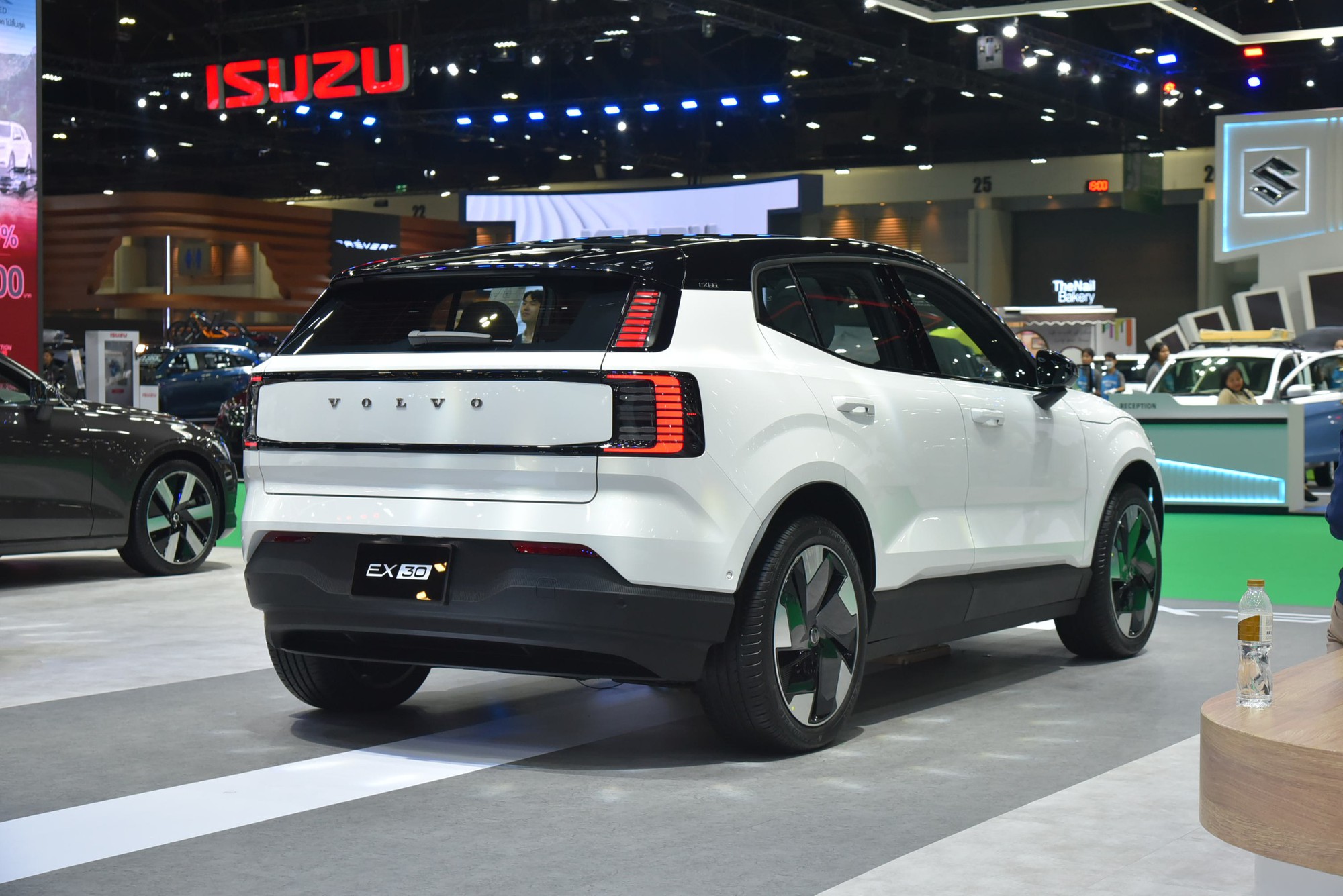 Xem trước Volvo EX30 tại BIMS trước khi về Việt Nam: Giá quy đổi hơn 1 tỷ, nhỏ, chật, mạnh, nhiều công nghệ - Ảnh 2