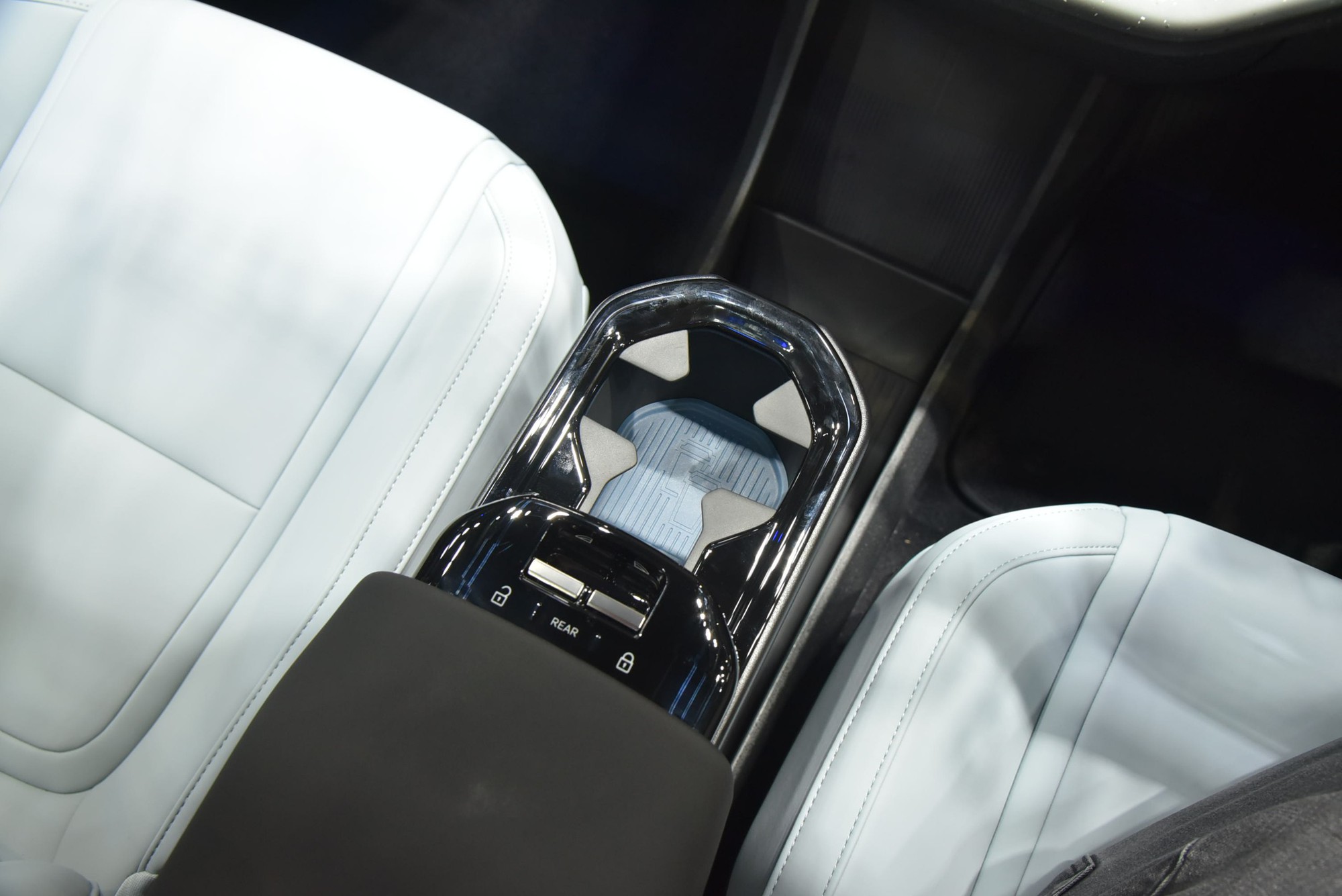 Xem trước Volvo EX30 tại BIMS trước khi về Việt Nam: Giá quy đổi hơn 1 tỷ, nhỏ, chật, mạnh, nhiều công nghệ - Ảnh 6