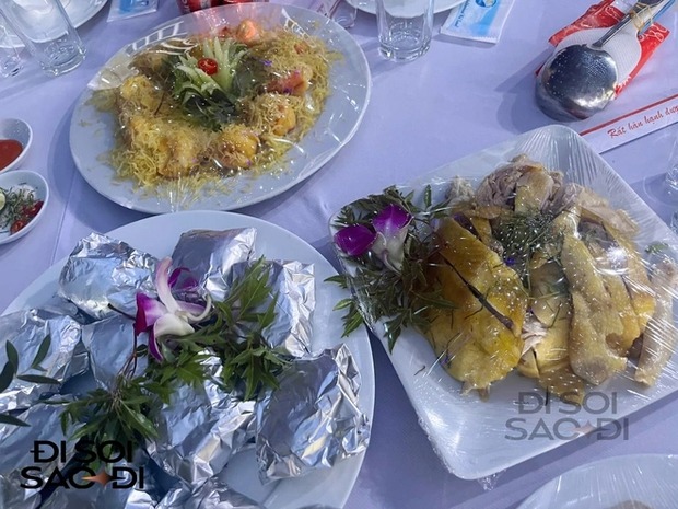 Cận cảnh tiệc cưới Quang Hải: Thực khách ấn tượng với món quả cầu vàng chiên thơm - Ảnh 4