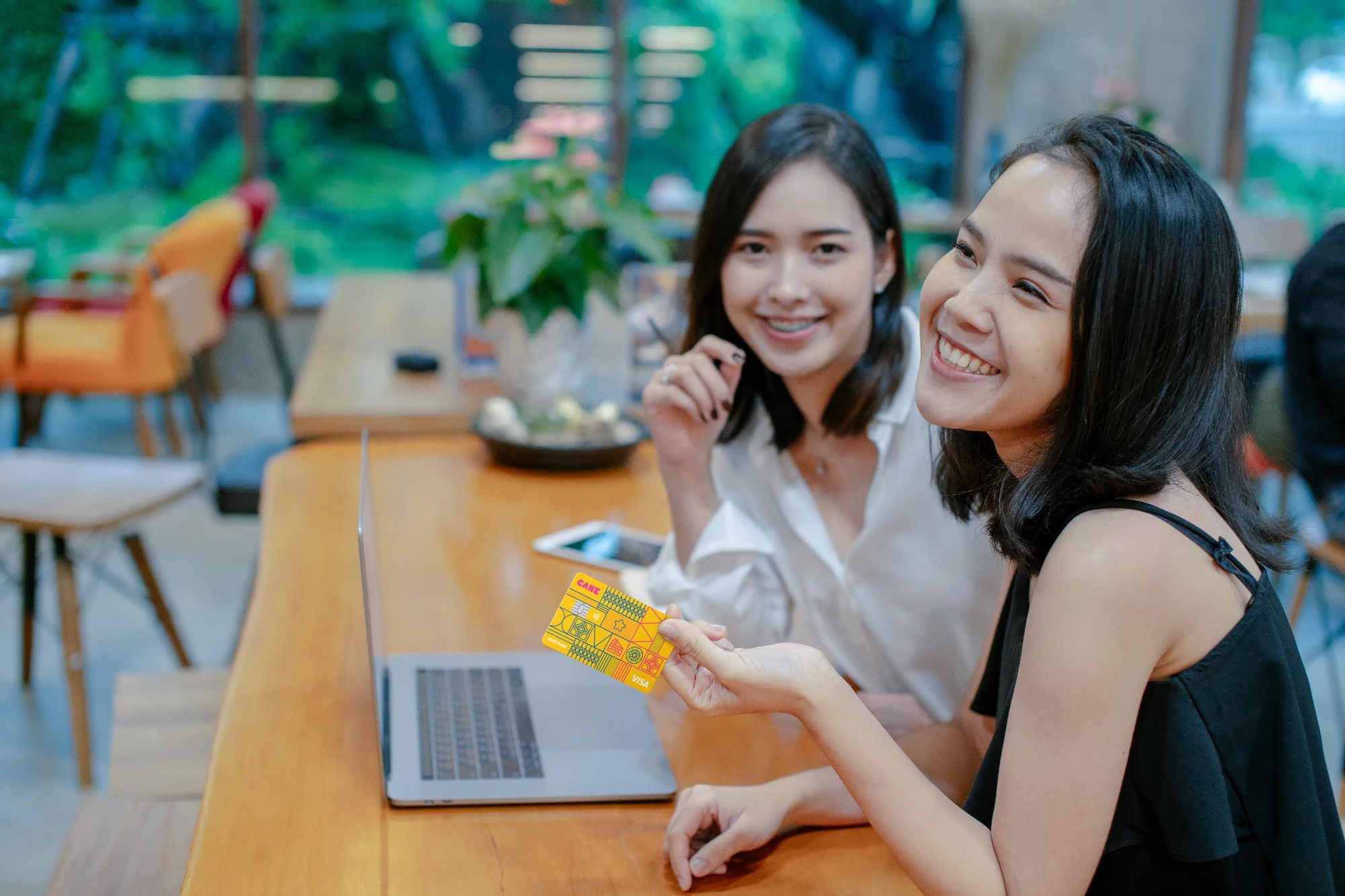 Thẻ tín dụng phát hành nhanh đang trở thành xu hướng - Ảnh 2