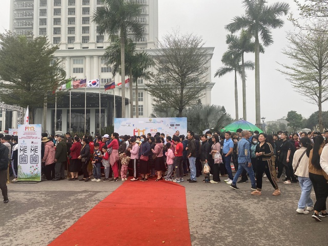 Hàng nghìn du khách đến trải nghiệm tại Festival Phở 2024 - Ảnh 1