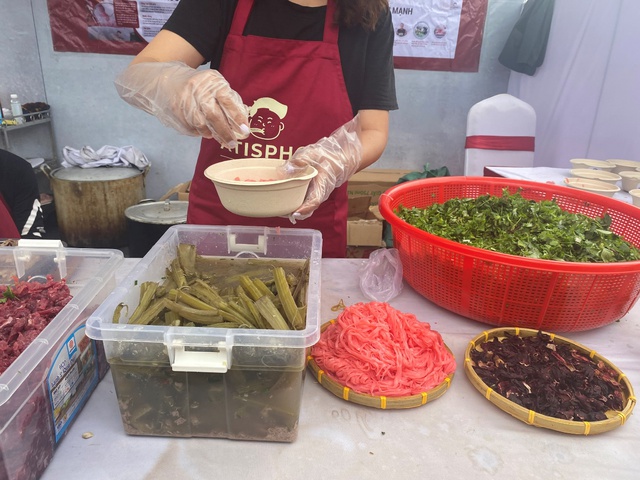 Hàng nghìn du khách đến trải nghiệm tại Festival Phở 2024 - Ảnh 11
