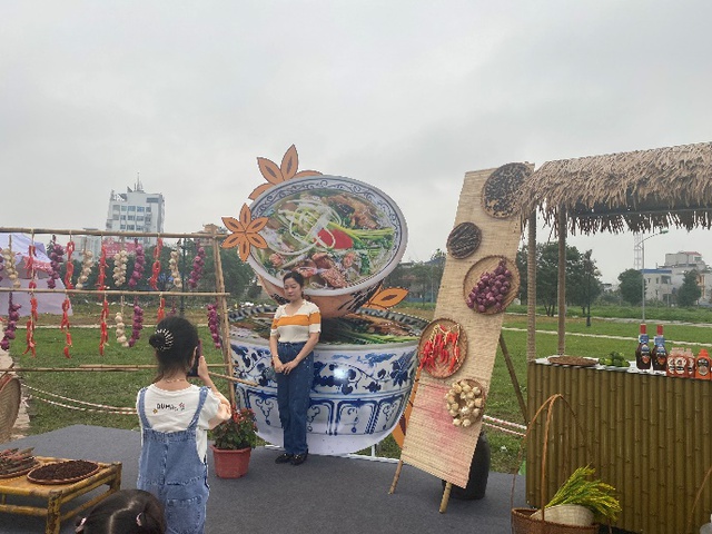 Hàng nghìn du khách đến trải nghiệm tại Festival Phở 2024 - Ảnh 20