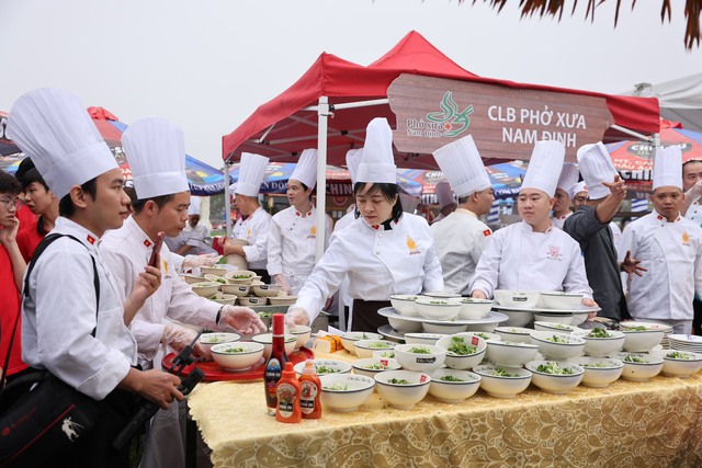 Hàng nghìn du khách đến trải nghiệm tại Festival Phở 2024 - Ảnh 6