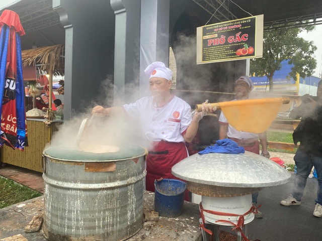 Hàng nghìn du khách đến trải nghiệm tại Festival Phở 2024 - Ảnh 7
