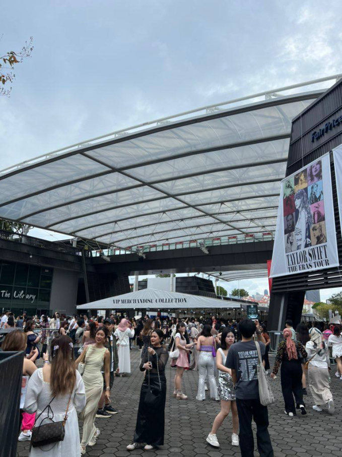 Nỗi kinh hoàng của gần 100 fan Việt đu Taylor Swift: Tiêu cả mấy chục triệu mua vé “pass”, sang đến Singapore bị hủy vé sát giờ! - Ảnh 3