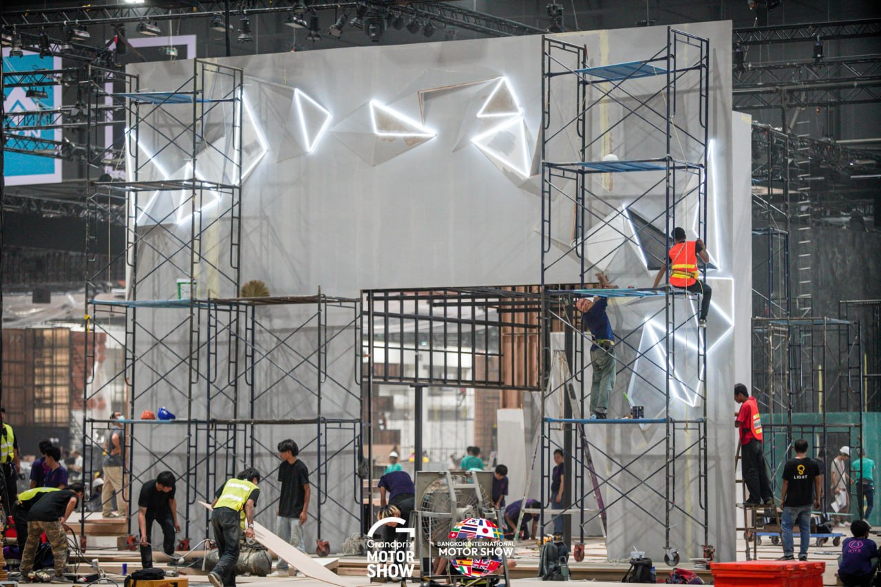 Lộ diện hình ảnh đầu tiên của gian hàng VinFast tại Bangkok International Motor Show 2024: Hơn 600m2, đối diện Honda - Ảnh 1
