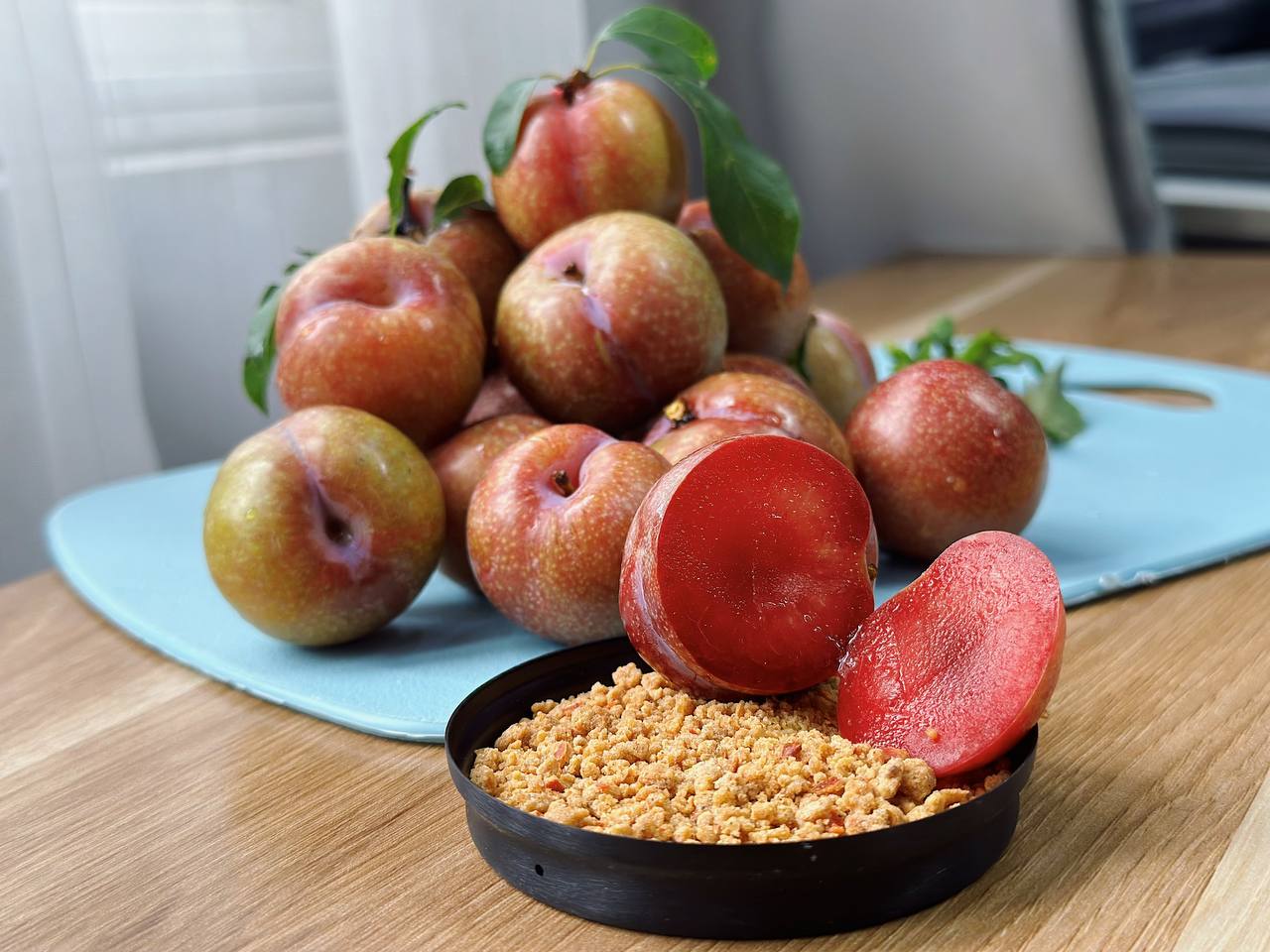 Tình hình mận đầu mùa: Vài trăm nghìn/kg vẫn đổ xô mua, dân tình mukbang rần rần dù chua nhăn mặt - Ảnh 13