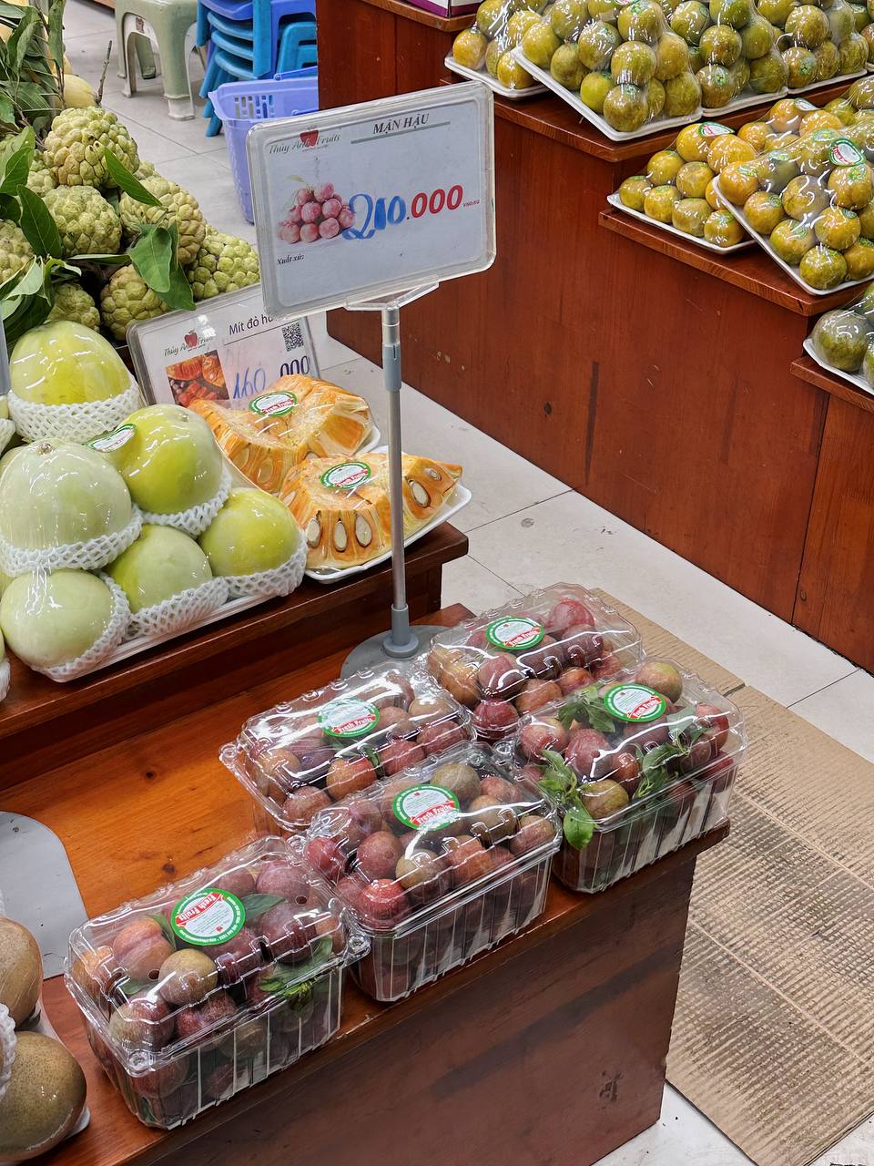 Tình hình mận đầu mùa: Vài trăm nghìn/kg vẫn đổ xô mua, dân tình mukbang rần rần dù chua nhăn mặt - Ảnh 5