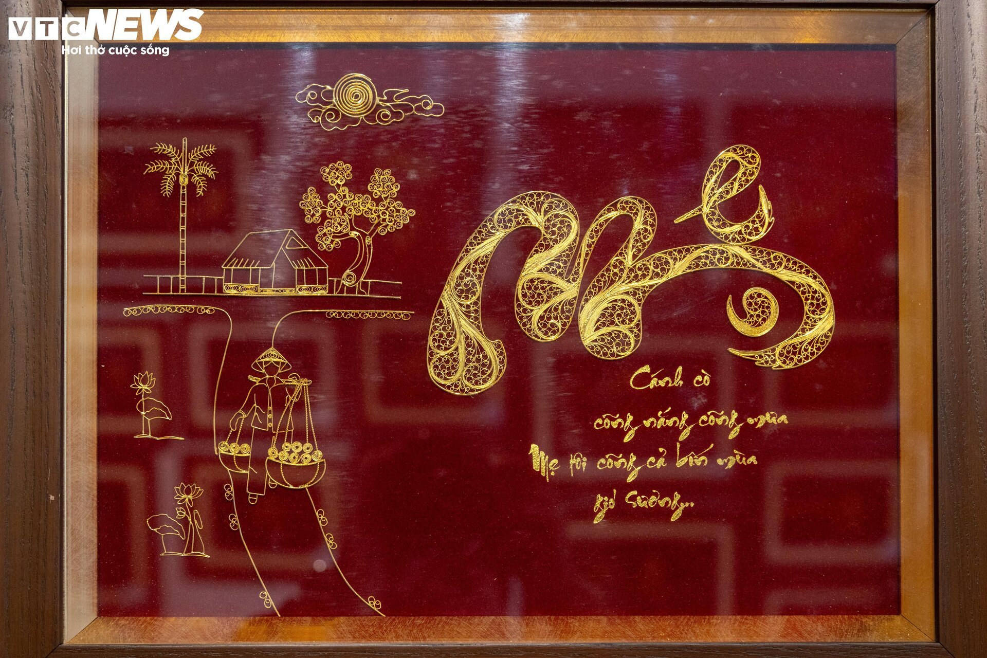 Quà tặng mạ vàng bạc triệu hút khách trước ngày 8/3 - Ảnh 17