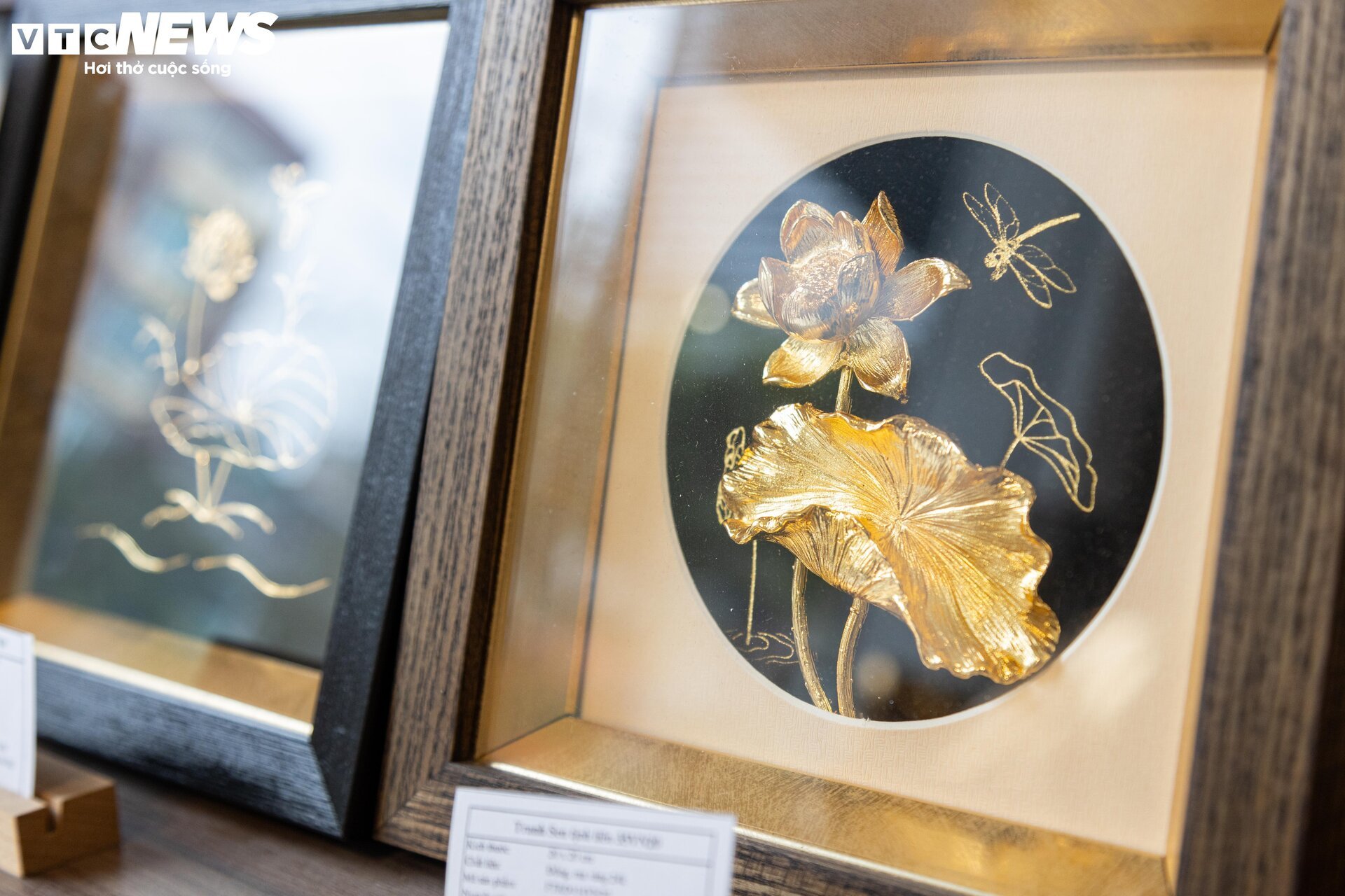 Quà tặng mạ vàng bạc triệu hút khách trước ngày 8/3 - Ảnh 15