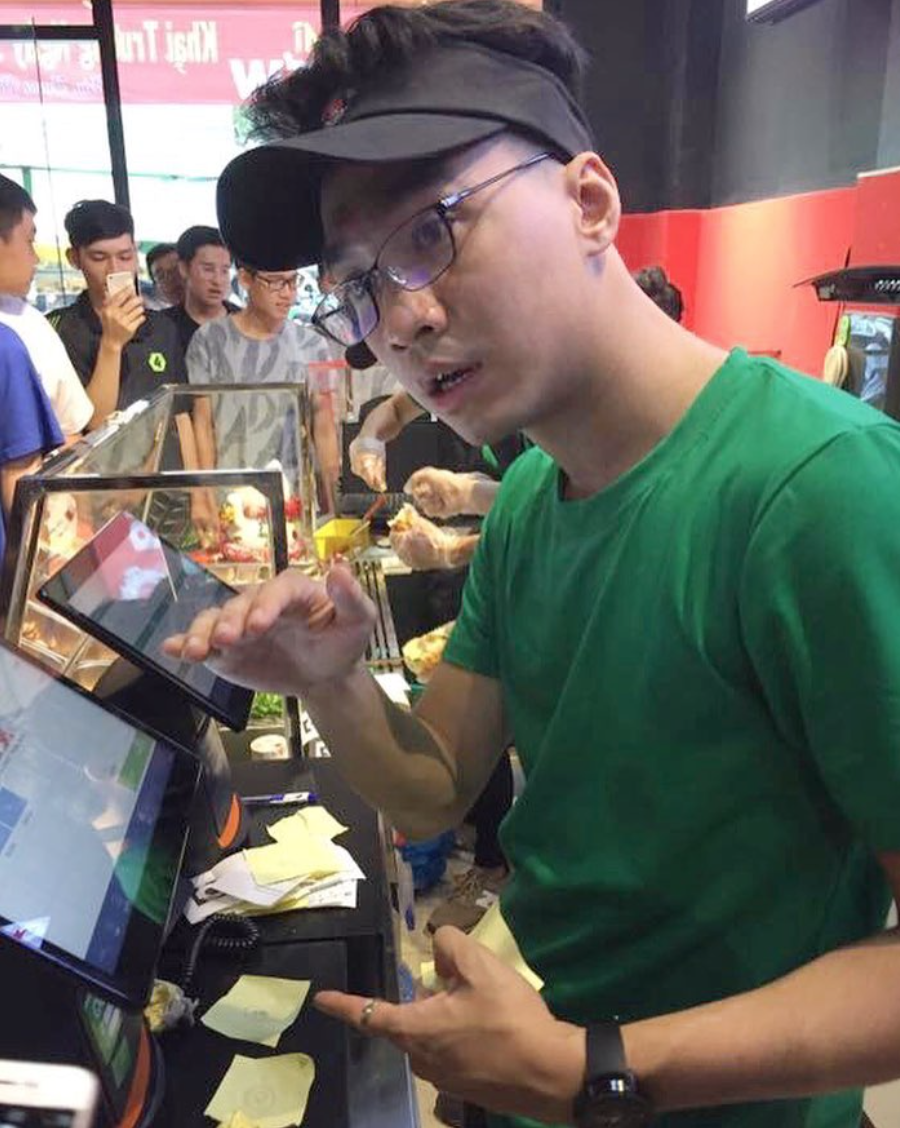 Đỉnh cao livestream bán hàng trên TikTok: PewPew bán cả đồ ăn "nóng giòn", duy nhất tại Việt Nam - Ảnh 5