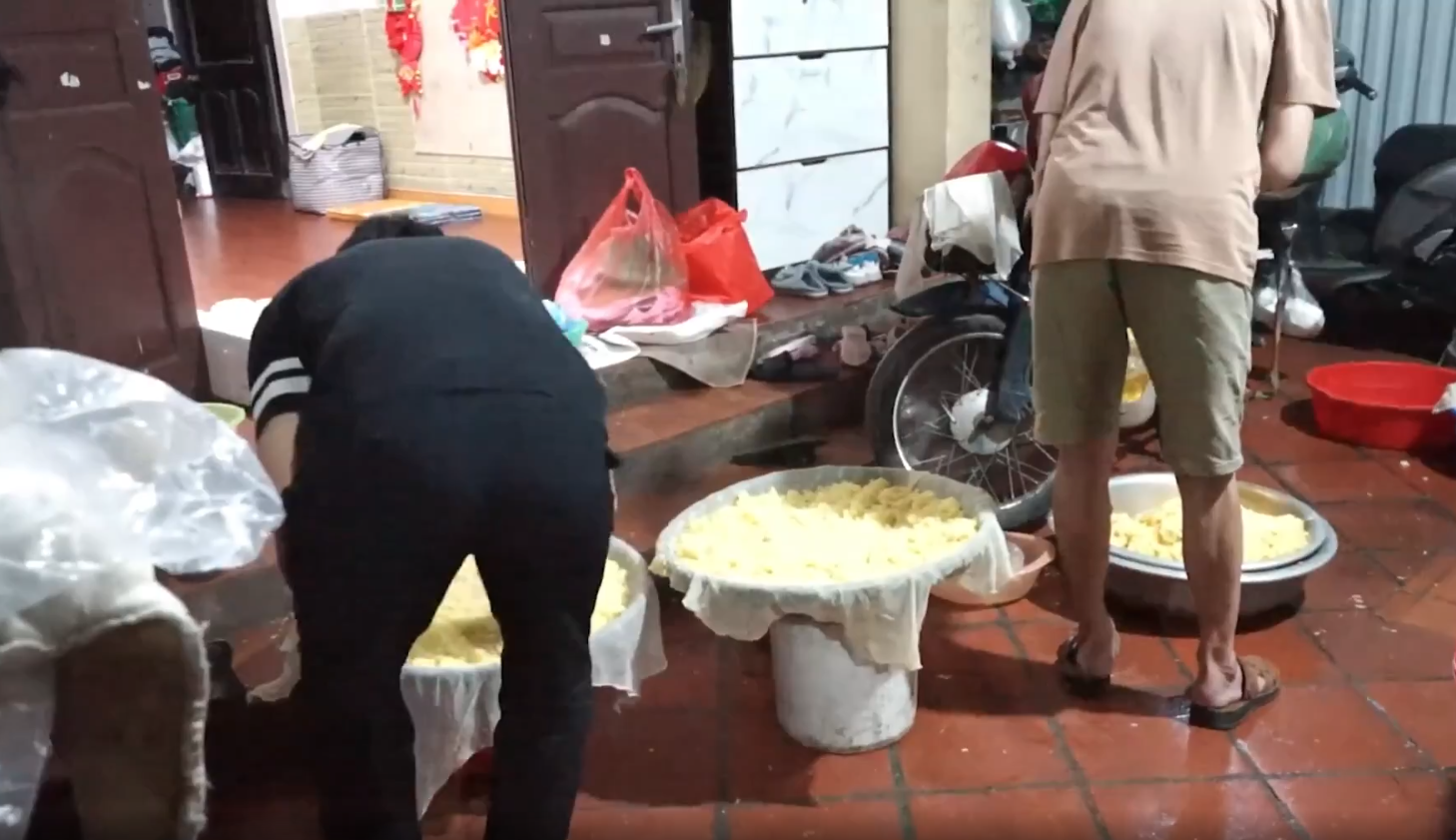 Đằng sau câu chuyện "cả làng Phú Thượng mua ô tô tiền tỷ để đi bán xôi" - Ảnh 8