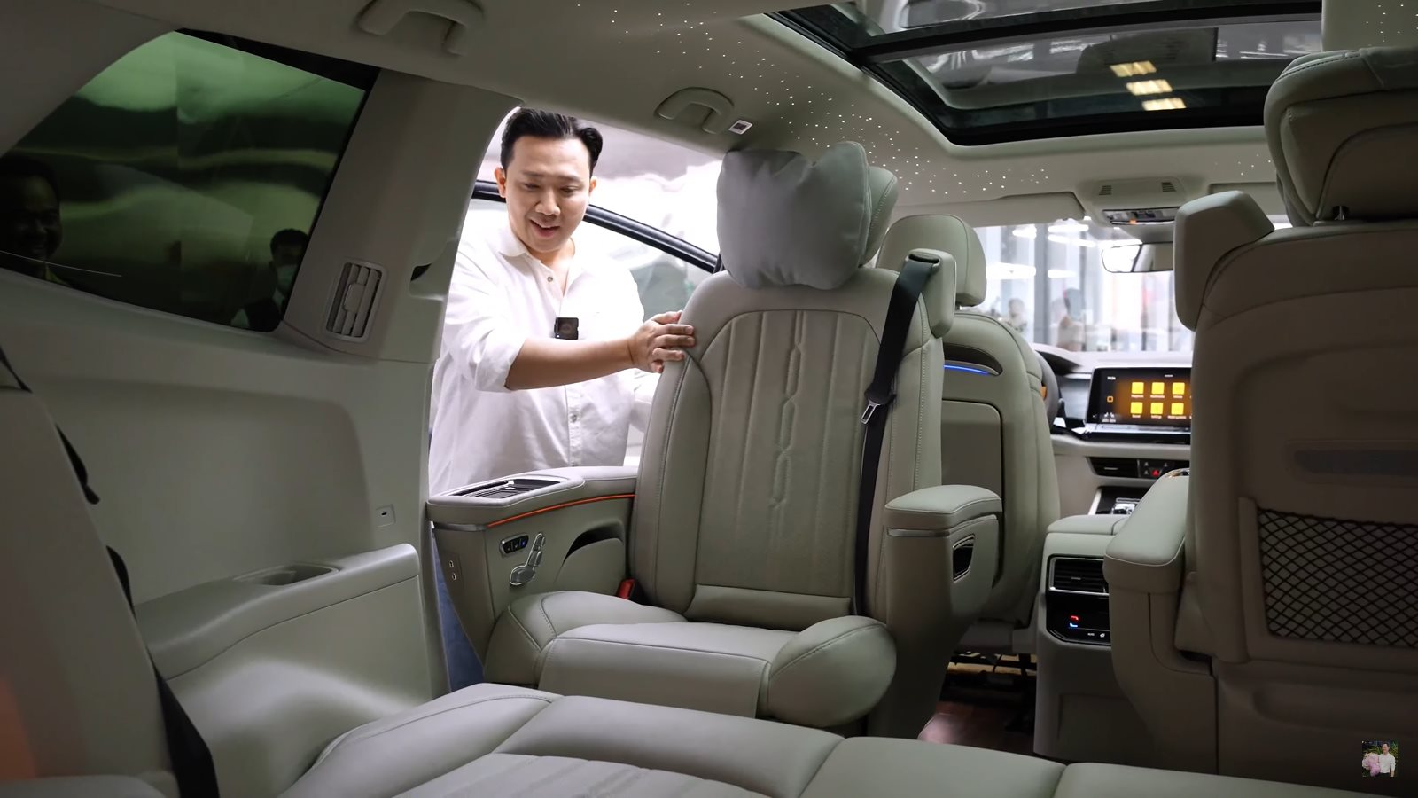 'Mai' thu 500 tỷ, Trấn Thành lập tức đổ tiền tậu xế sang cùng gói độ khủng: ghế thương gia, sàn gỗ du thuyền đẳng cấp "chủ tịch" - Ảnh 5