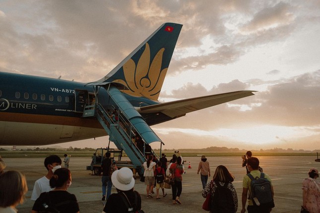 ‘Nóng' thị trường vé máy bay dịp 30/4 - Ảnh 1