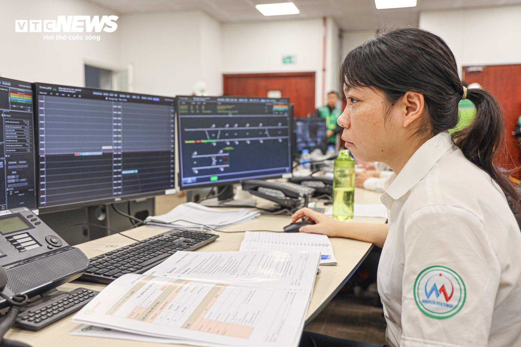 Bên trong tàu metro Nhổn - ga Hà Nội trước ngày đón khách - Ảnh 4