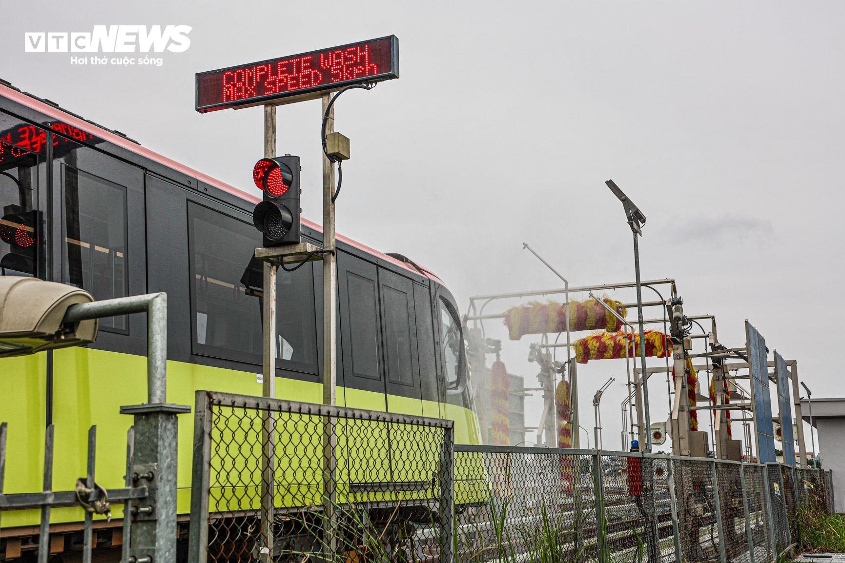 Bên trong tàu metro Nhổn - ga Hà Nội trước ngày đón khách - Ảnh 14