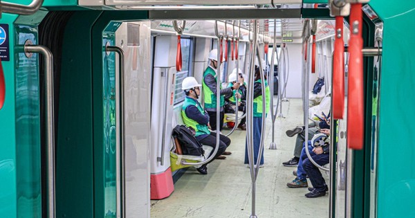 Bên trong tàu metro Nhổn - ga Hà Nội trước ngày đón khách