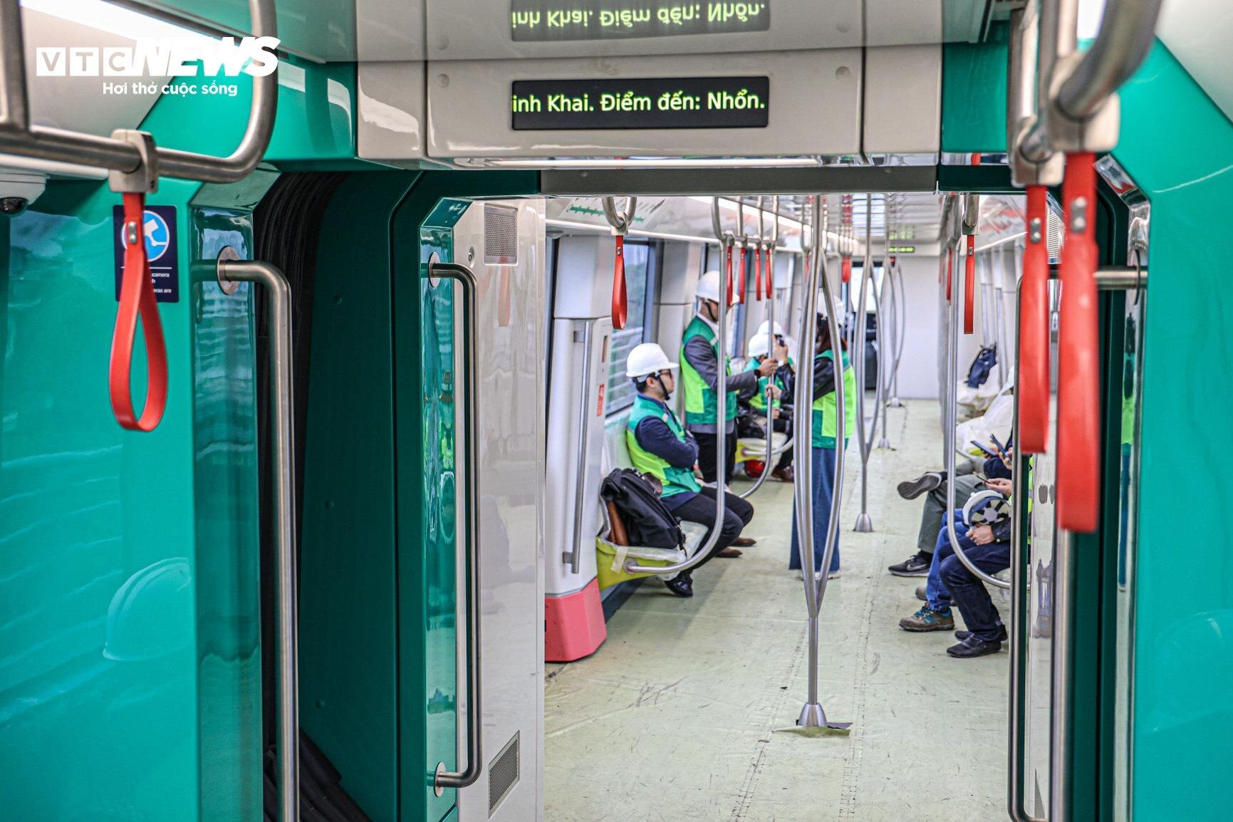 Bên trong tàu metro Nhổn - ga Hà Nội trước ngày đón khách - Ảnh 7