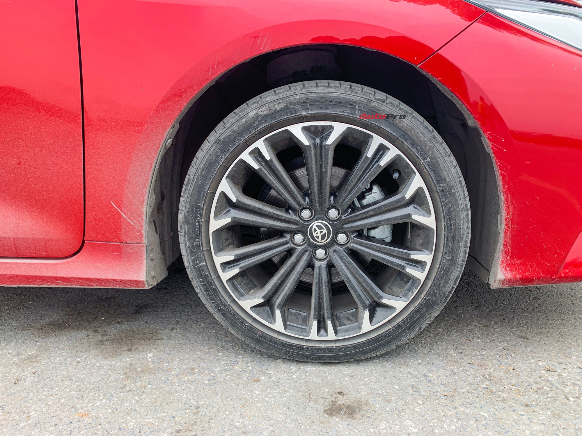 Toyota Corolla Altis GR Sport đầu tiên xuất hiện tại Việt Nam: Ngoại hình hầm hố khác hẳn phong cách ‘doanh nhân’, đấu Civic RS - Ảnh 3