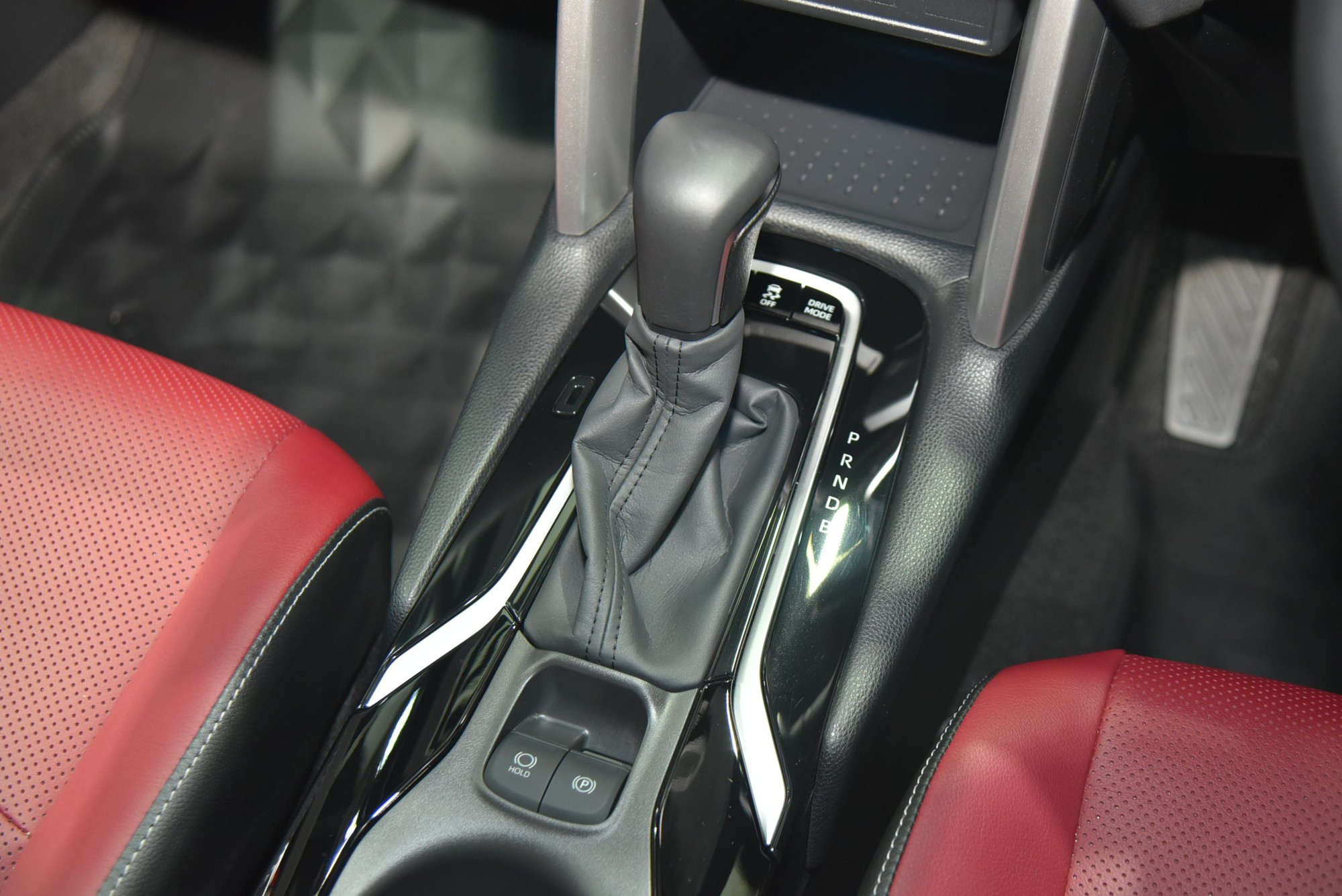 Ảnh thực tế Toyota Corolla Cross 2024: Thiết kế kiểu xe điện, thêm nhiều tiện nghi hiện đại, sắp về Việt Nam làm khó CX-30 - Ảnh 12