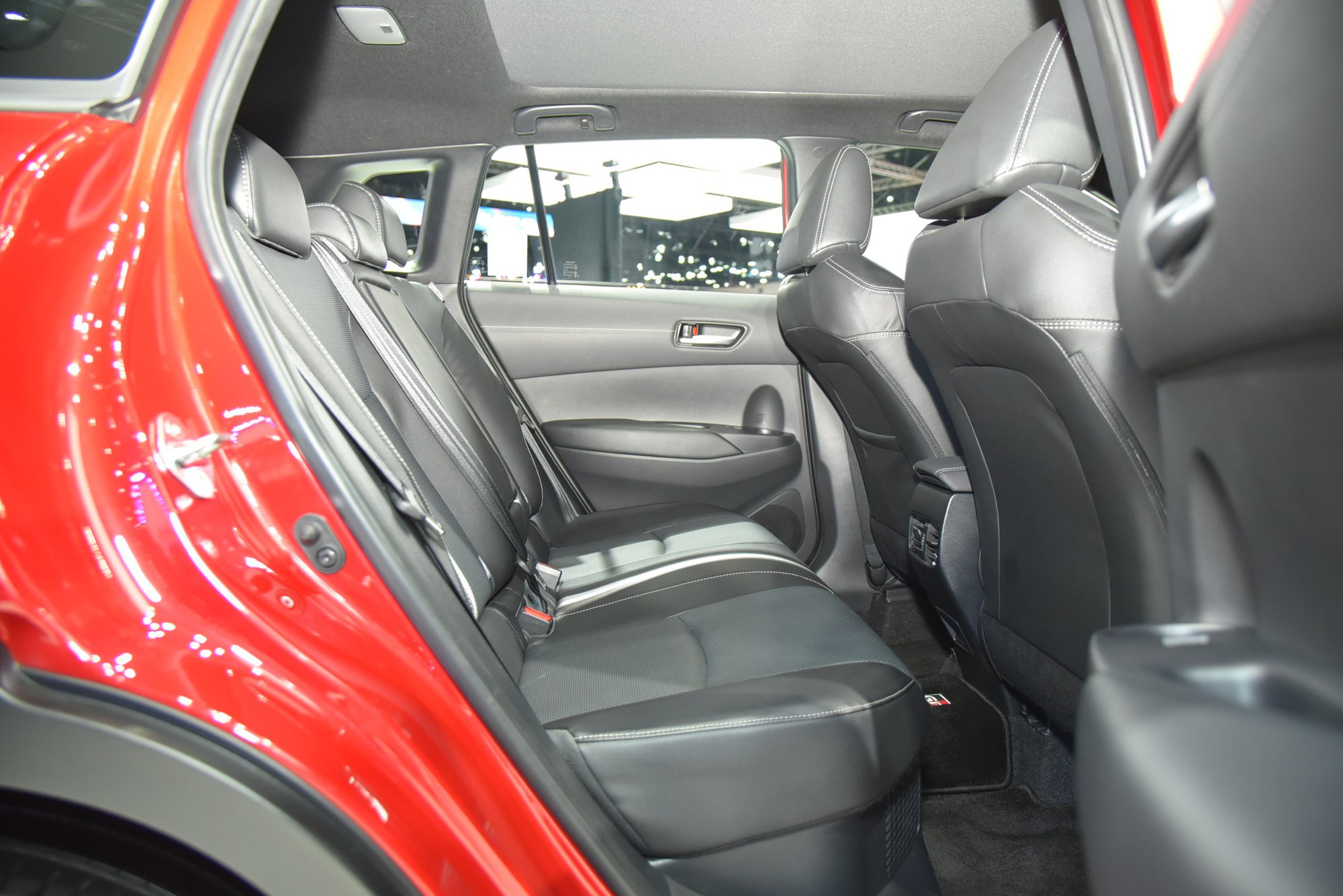 Ảnh thực tế Toyota Corolla Cross 2024: Thiết kế kiểu xe điện, thêm nhiều tiện nghi hiện đại, sắp về Việt Nam làm khó CX-30 - Ảnh 14