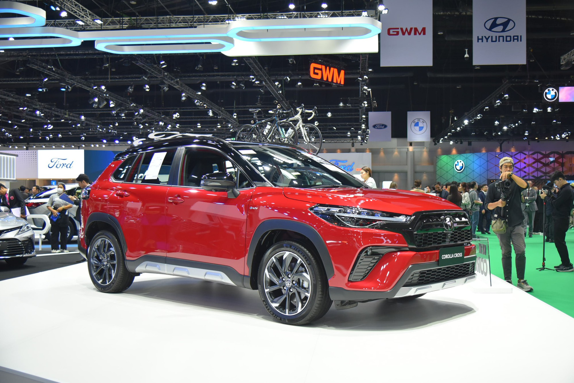 Ảnh thực tế Toyota Corolla Cross 2024: Thiết kế kiểu xe điện, thêm nhiều tiện nghi hiện đại, sắp về Việt Nam làm khó CX-30 - Ảnh 8