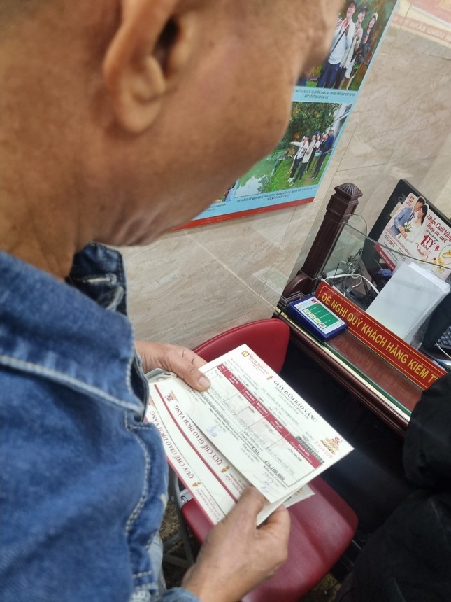 Giá vàng sốt xình xịch, nhiều nơi ‘cháy’ hàng, khách mua phải chờ gần tháng - Ảnh 3