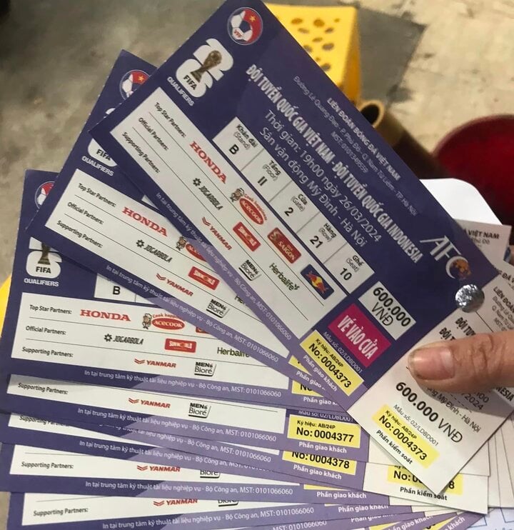 Chợ mạng bán vé trận Việt Nam - Indonesia dưới giá gốc vẫn hiếm người mua - Ảnh 1