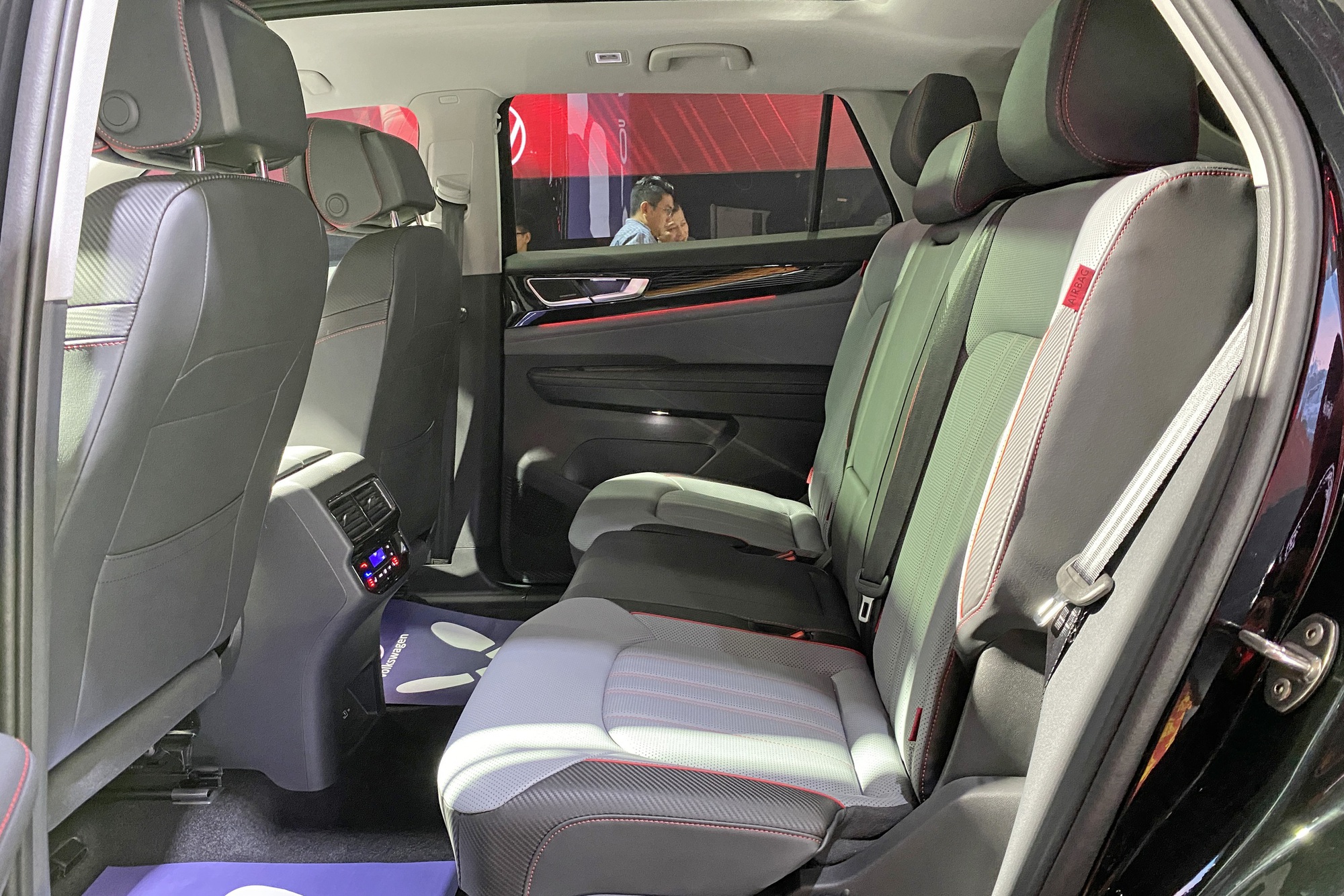 VW Teramont X ra mắt Việt Nam: Giá từ 1,998 tỷ, 2 phiên bản, nhiều công nghệ, đấu Explorer bằng giá rẻ hơn đúng 1 triệu đồng - Ảnh 19