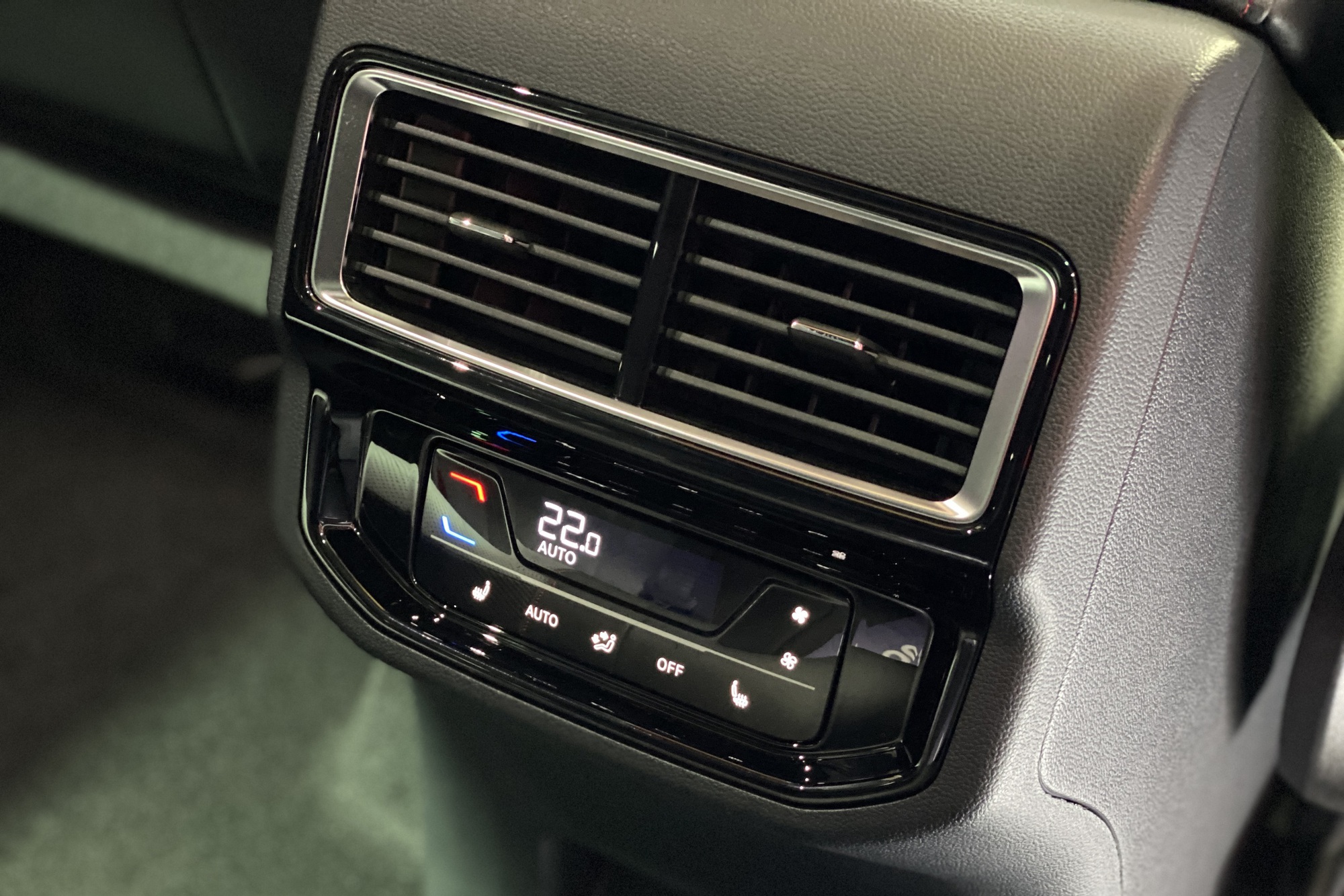 VW Teramont X ra mắt Việt Nam: Giá từ 1,998 tỷ, 2 phiên bản, nhiều công nghệ, đấu Explorer bằng giá rẻ hơn đúng 1 triệu đồng - Ảnh 17