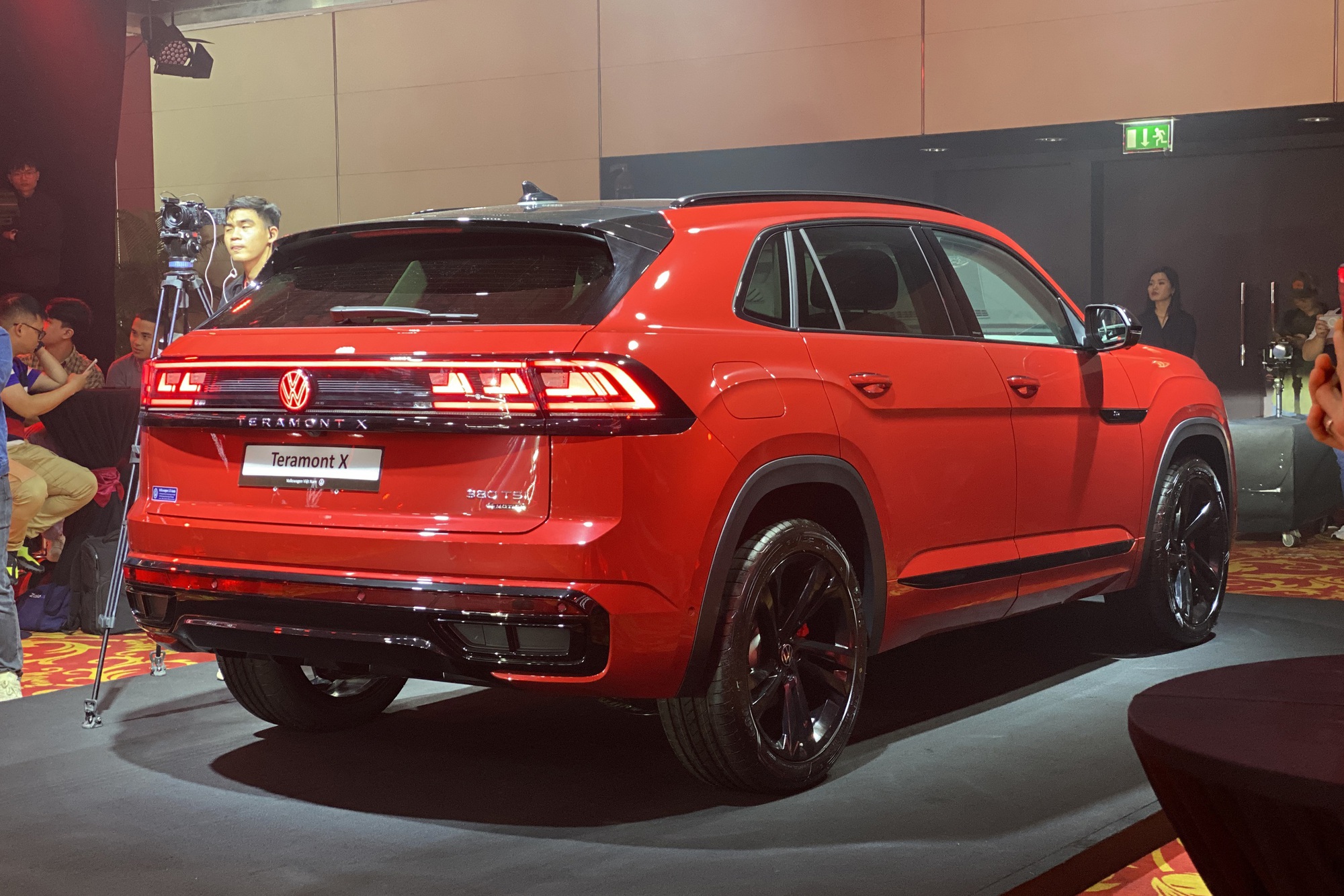 VW Teramont X ra mắt Việt Nam: Giá từ 1,998 tỷ, 2 phiên bản, nhiều công nghệ, đấu Explorer bằng giá rẻ hơn đúng 1 triệu đồng - Ảnh 4