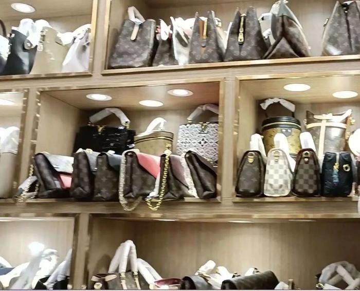 Thiên đường biến hàng hiệu nhái vượt mặt hàng thật - Ảnh 3