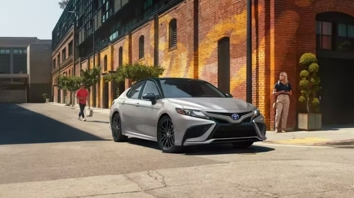 Nghịch lý: Bị người Nhật khai tử vì ế ẩm, mẫu xe Toyota này vẫn "hô mưa gọi gió" ở Việt Nam! - Ảnh 1