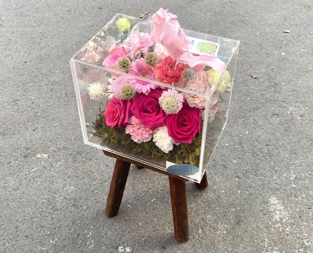 Hộp hoa mica mới lạ, giá hàng triệu dịp 8/3 - Ảnh 3