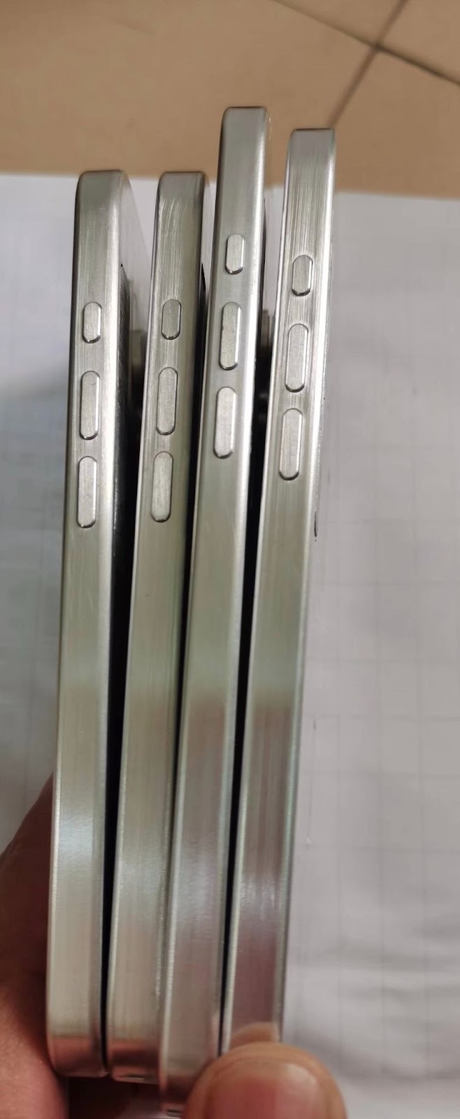 Thiết kế iPhone 16: Camera từ chéo lại đổi về dọc, có thêm nút bấm mới - Ảnh 2