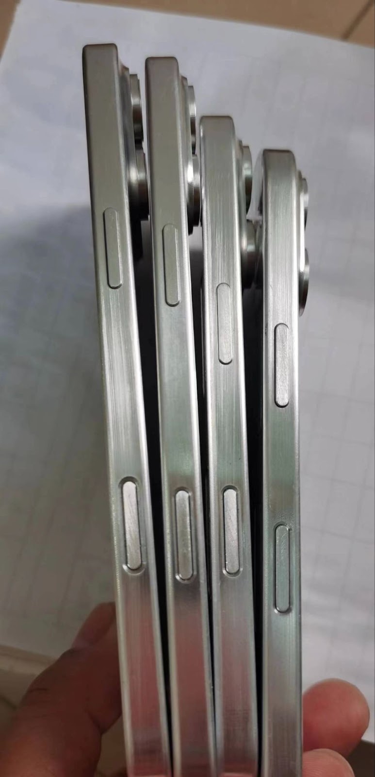 Thiết kế iPhone 16: Camera từ chéo lại đổi về dọc, có thêm nút bấm mới - Ảnh 4