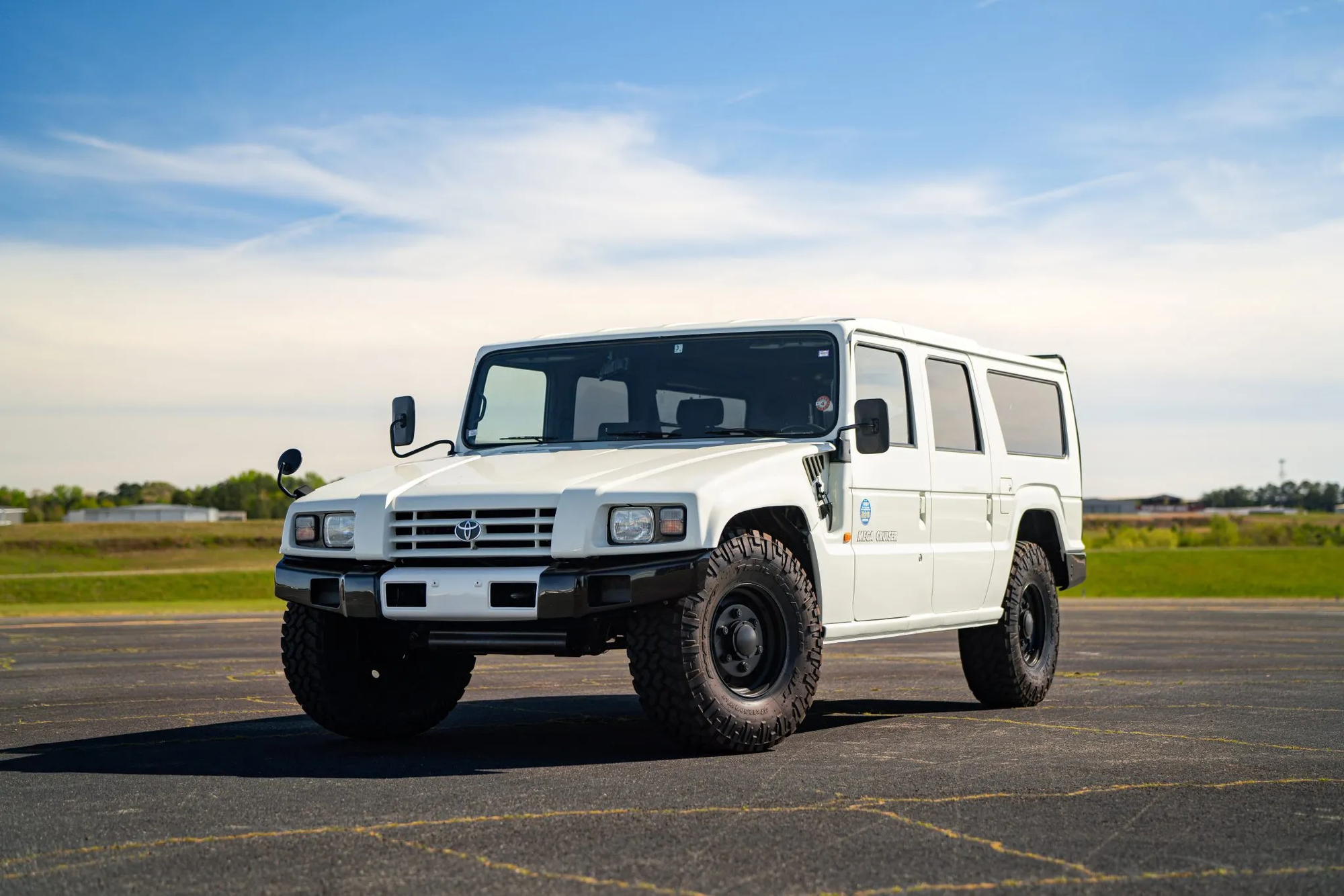 Xe Toyota không phải ai cũng biết: Trông như Hummer, ăn dầu như uống nước lã nhưng được săn lùng gắt gao - Ảnh 1