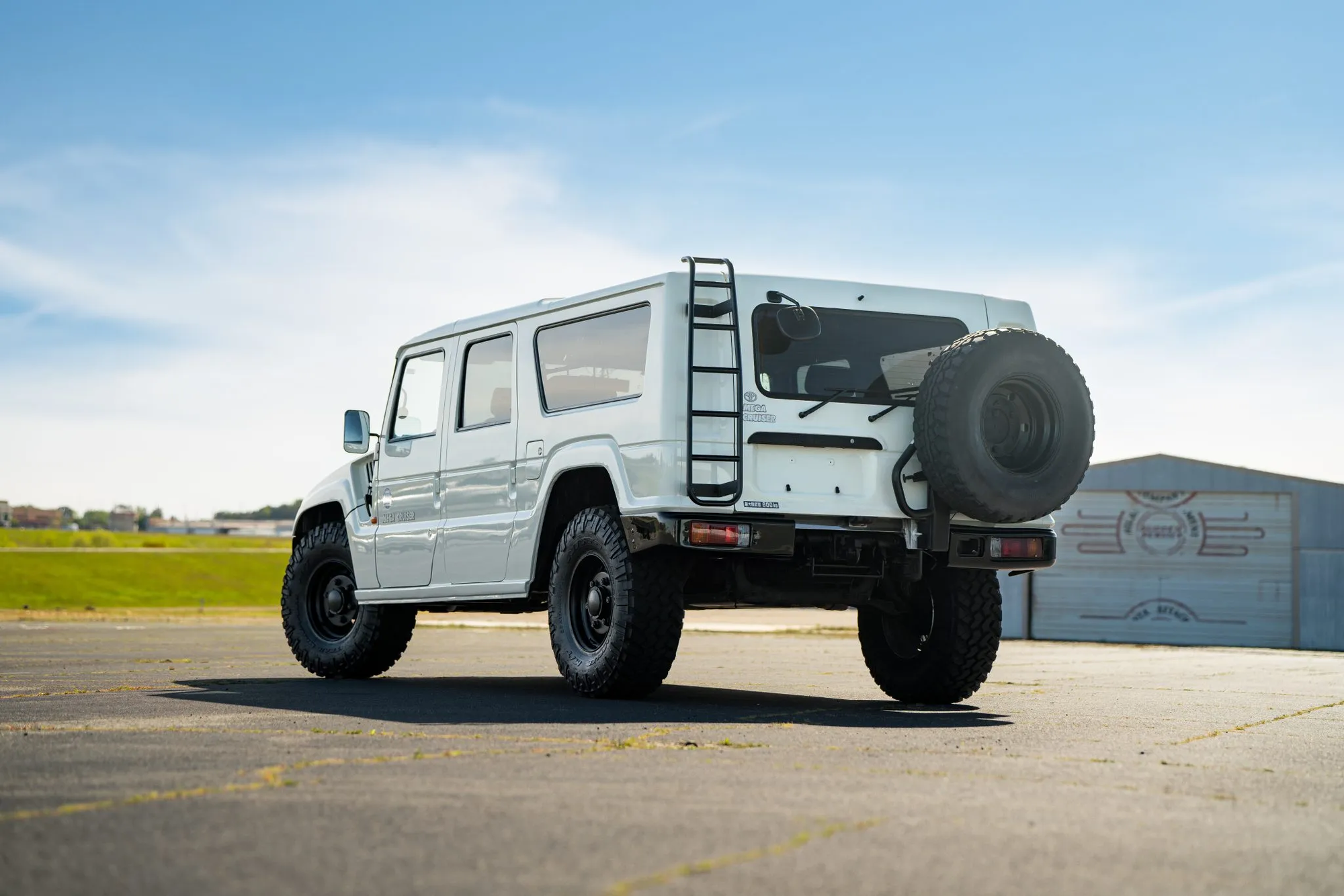 Xe Toyota không phải ai cũng biết: Trông như Hummer, ăn dầu như uống nước lã nhưng được săn lùng gắt gao - Ảnh 2