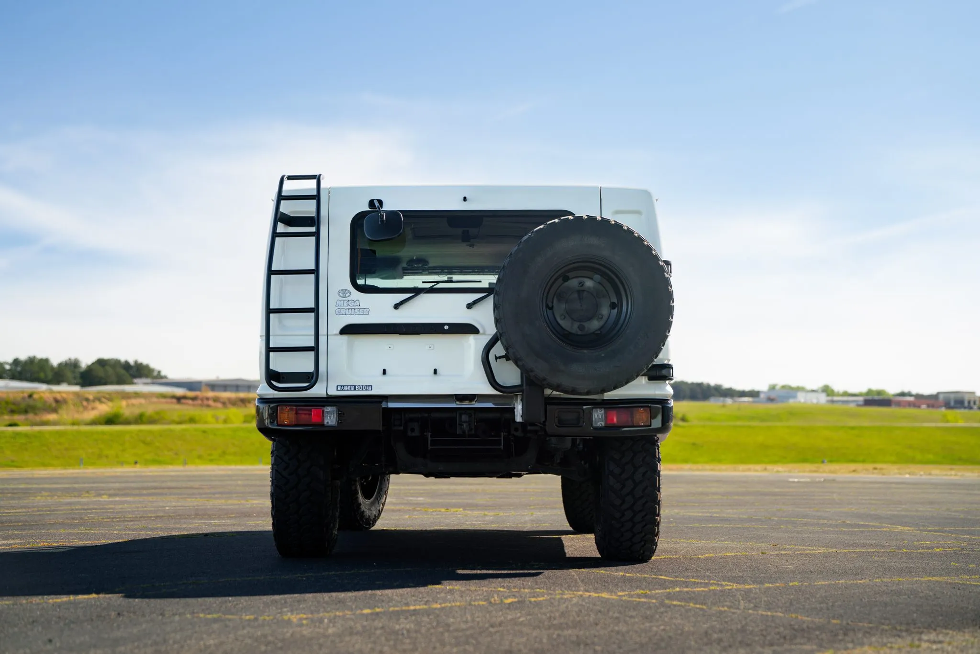 Xe Toyota không phải ai cũng biết: Trông như Hummer, ăn dầu như uống nước lã nhưng được săn lùng gắt gao - Ảnh 3