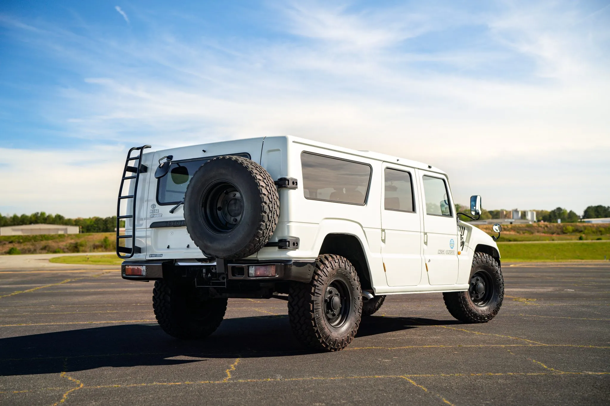 Xe Toyota không phải ai cũng biết: Trông như Hummer, ăn dầu như uống nước lã nhưng được săn lùng gắt gao - Ảnh 4