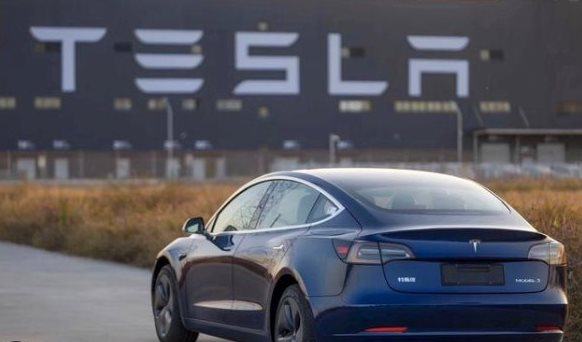 Tesla bất ngờ hủy kế hoạch sản xuất xe điện giá rẻ, tuyên bố tập trung toàn lực vào một loại phương tiện ‘khó nhằn’ - Ảnh 1