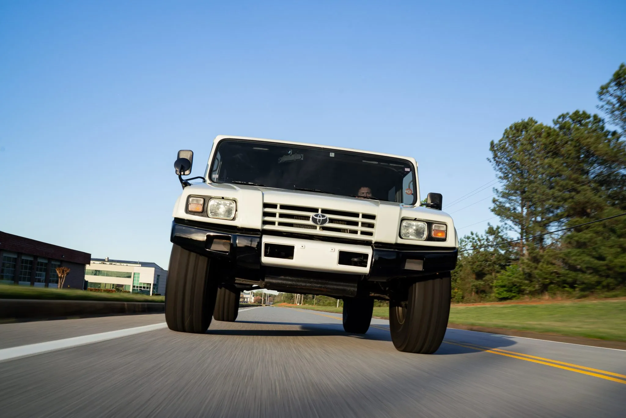 Xe Toyota không phải ai cũng biết: Trông như Hummer, ăn dầu như uống nước lã nhưng được săn lùng gắt gao - Ảnh 5