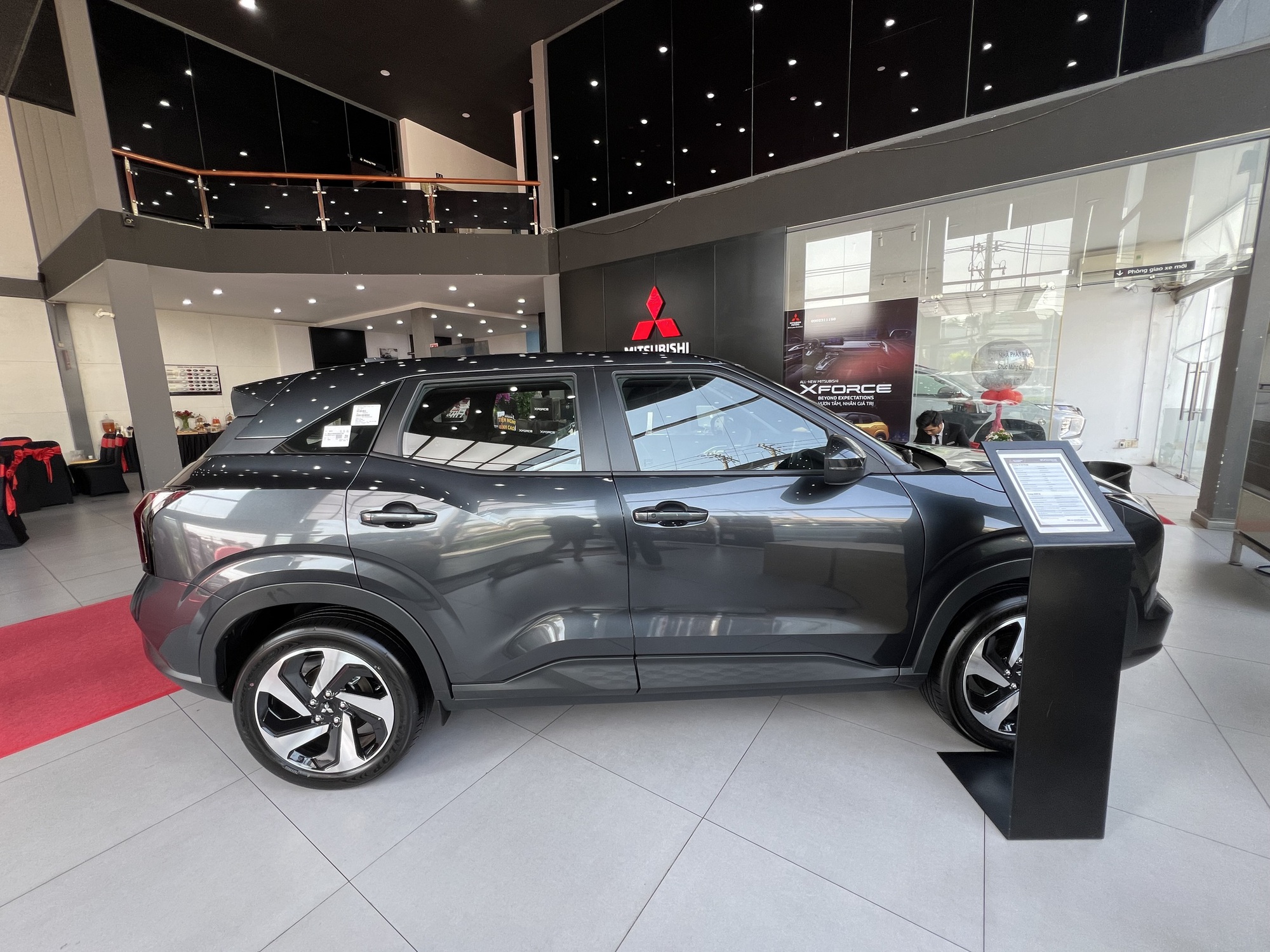 Nhập khẩu ô tô tháng 3 tăng vọt, vì sao? - Ảnh 1