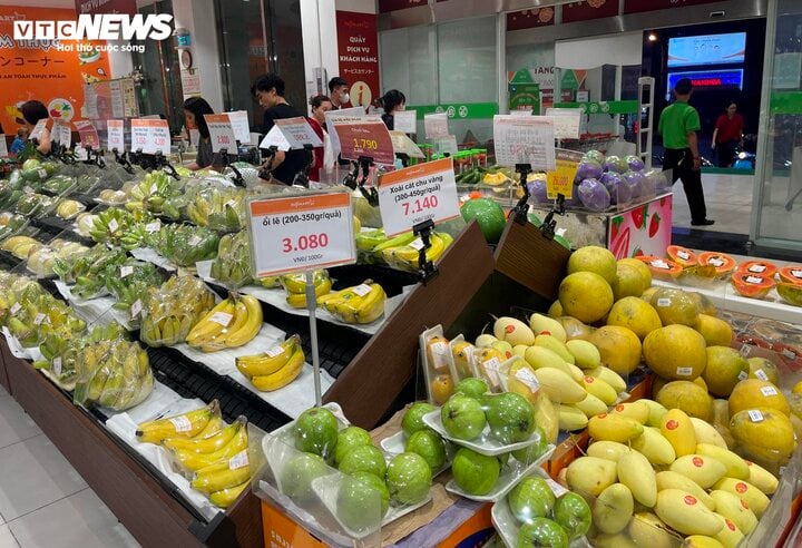 Siêu thị tích hàng, khuyến mại rầm rộ hút khách mua sắm dịp nghỉ lễ 30/4 - Ảnh 10