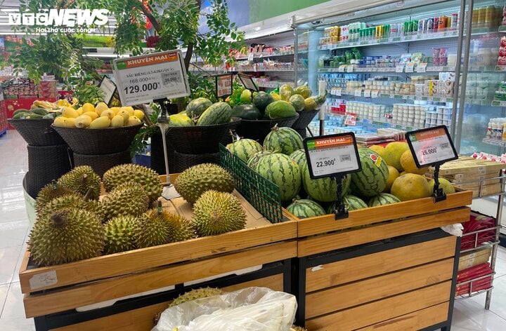 Siêu thị tích hàng, khuyến mại rầm rộ hút khách mua sắm dịp nghỉ lễ 30/4 - Ảnh 11