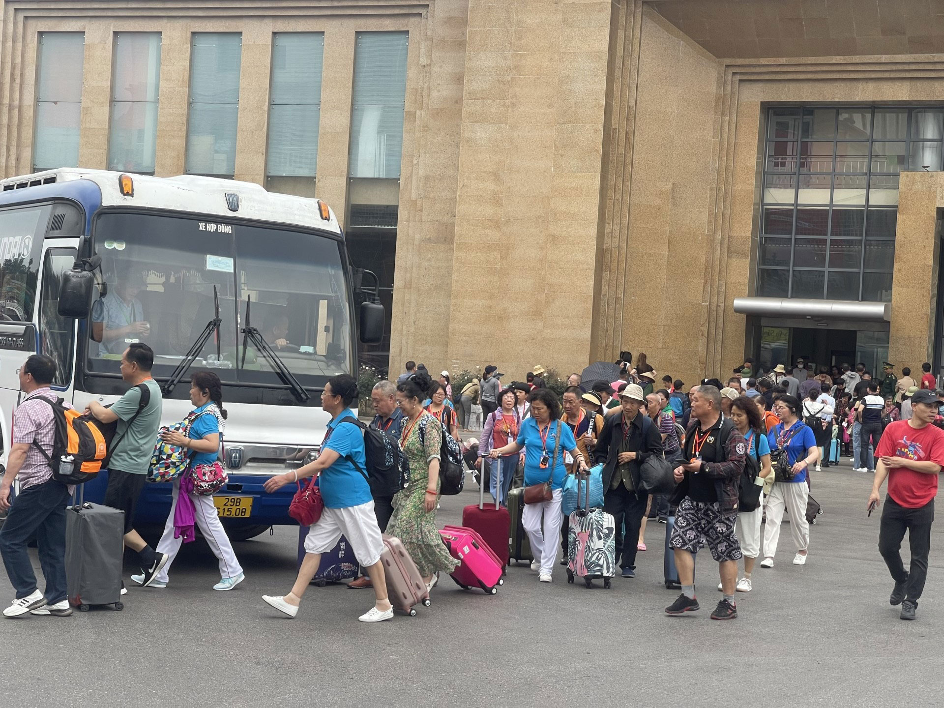 Quản chặt "tour 0 đồng" - Ảnh 1